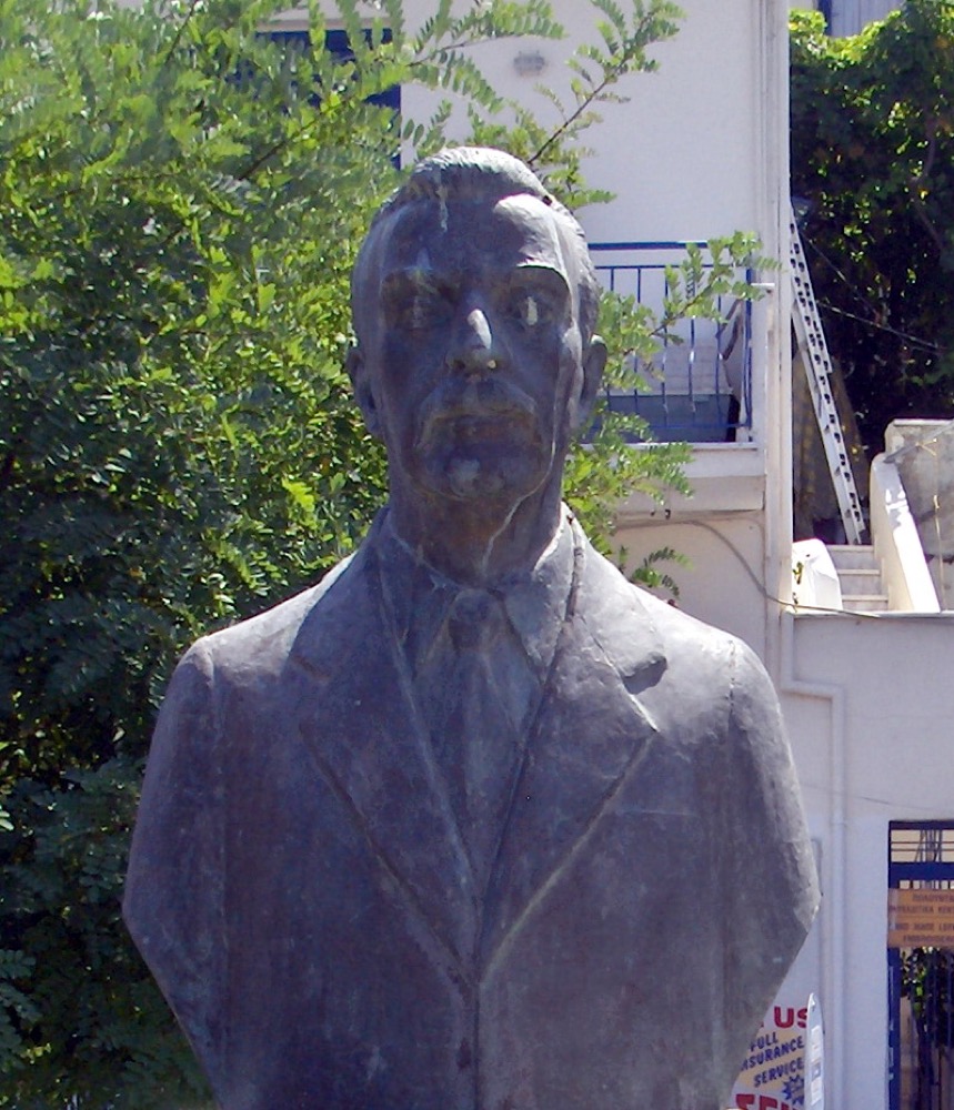 Η προτομή του Λευκάδιου Χερν στη Λευκάδα